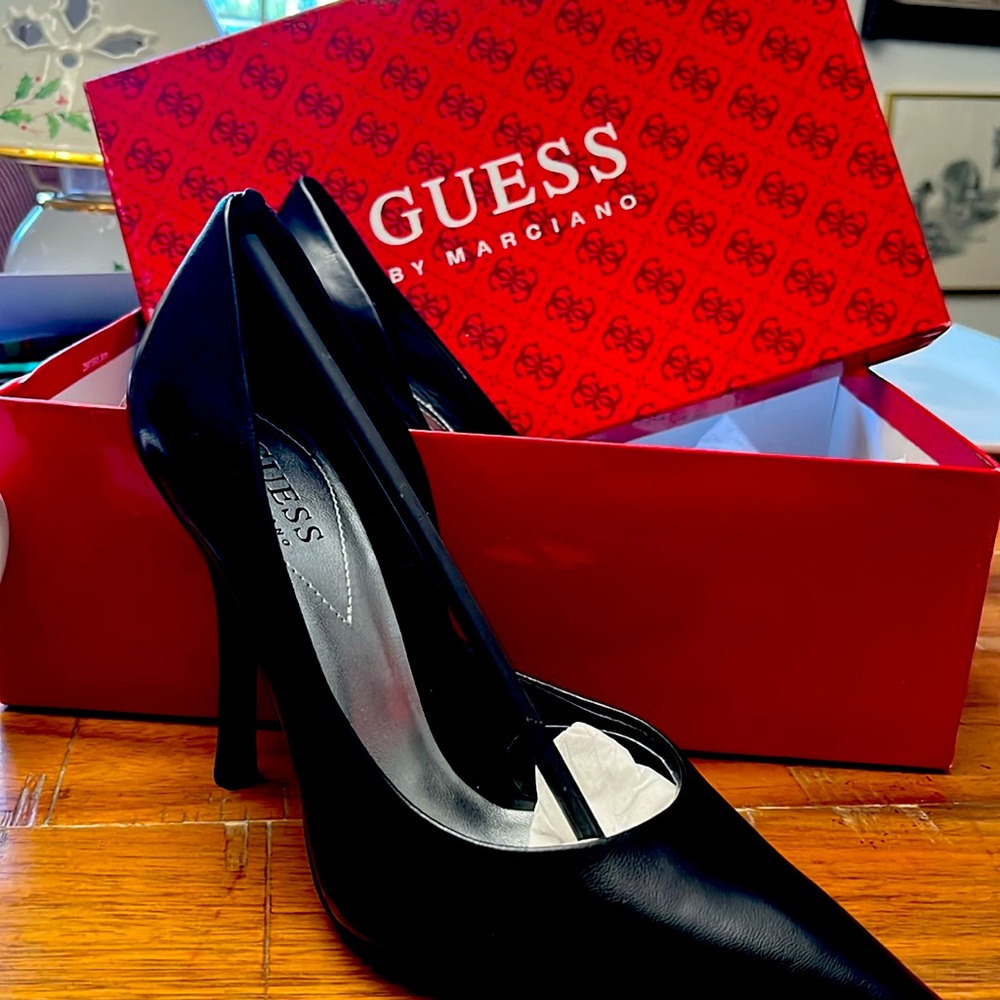 Guess black leather heel